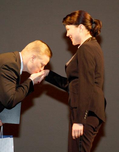 Презервативсіз гей-топтық сексті қараңыз