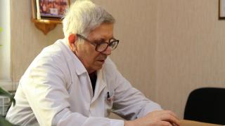 В свои 75 лет ставропольский врач Николай Чуменко все ещё работает в СИЗО