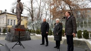 Губернатор Ставрополья побывал на открытии памятника Солженицыну в Москве